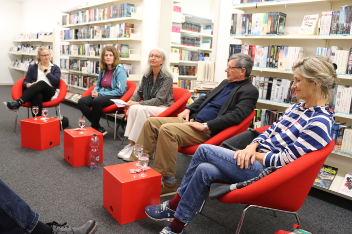 Segeln ist ein Teil ihres Lebens (von links): Laura Lüthy, Jessica Grundlehner, Sandra Randegger (Präsidentin Bibliothek), Walter Schelling und Karin Olbrecht. Fotos: Markus Bösch