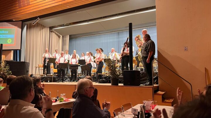 Die Abendunterhaltung des MVU begeisterte das Publikum von der ersten Minute an und es goutierte das mit tosendem Applaus. Foto: Musikverein Uttwil