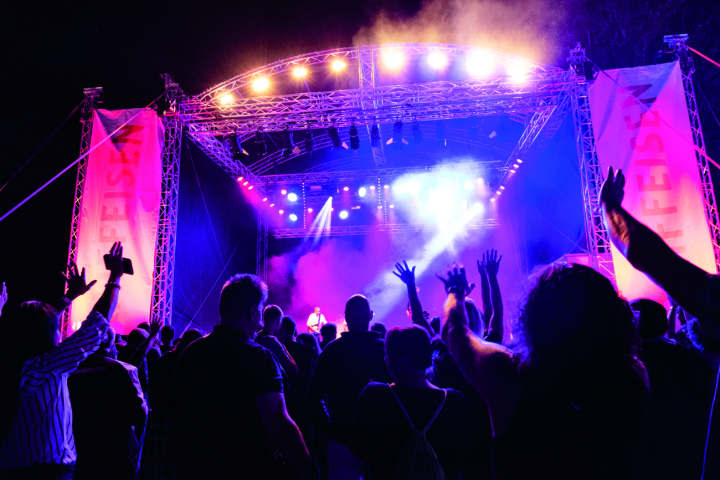 Am Sommernachtsfest darf wieder an drei Tagen mit Livemusik auf der Raiffeisenbühne und im Party-Dome gefeiert werden. Foto: mariobaronchelli.ch