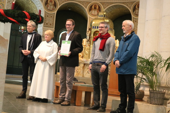 Rezertifizierung des «Grünen Güggels» (von links): Kurt Zaugg-Ott, Anne Zorell, Daniel Anthenien, Simon Zeller, Werner Rupflin. Fotos: Markus Bösch