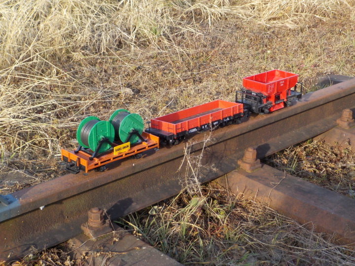 So wie dieses Rangierspiel mit Lokomotiven und Wagen könnte dereinst ein handfestes Spiel aussehen. Foto: Markus Bösch