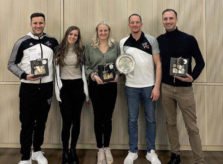 Für langjährige Mitgliedschaft geehrt (v.l.): Adrian Schmid, Evelyne Oettli, Lara Wirth, Sandro Schmid, Thomas Krois. Foto: STV Uttwil
