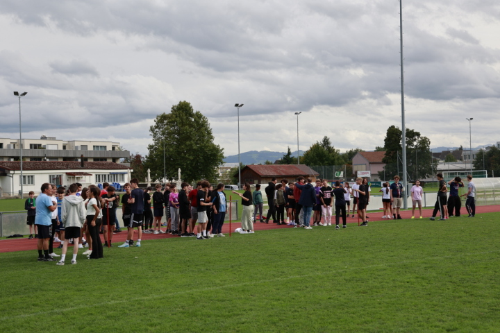 Leichtathletiknachmittag der 3. Sek. Foto: Sekundarschule Romanshorn-Salmsach Leichtathletiknachmittag der 3. Sek. Foto: Sekundarschule Romanshorn-Salmsach