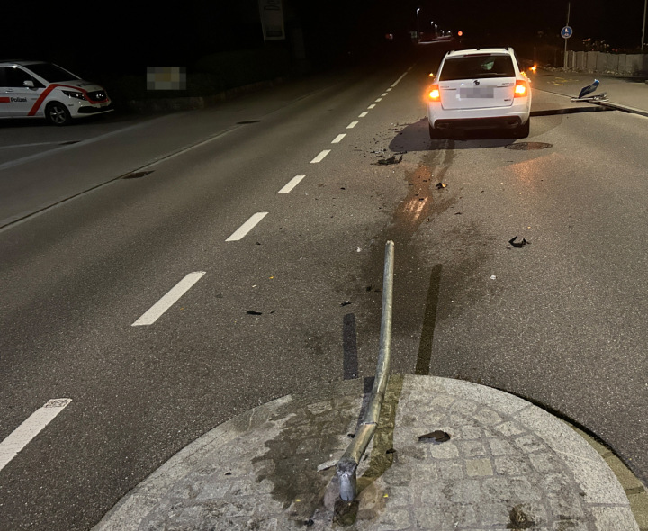 Der Autofahrer blieb beim Unfall in Romanshorn unverletzt. (Bild: Kantonspolizei Thurgau) 