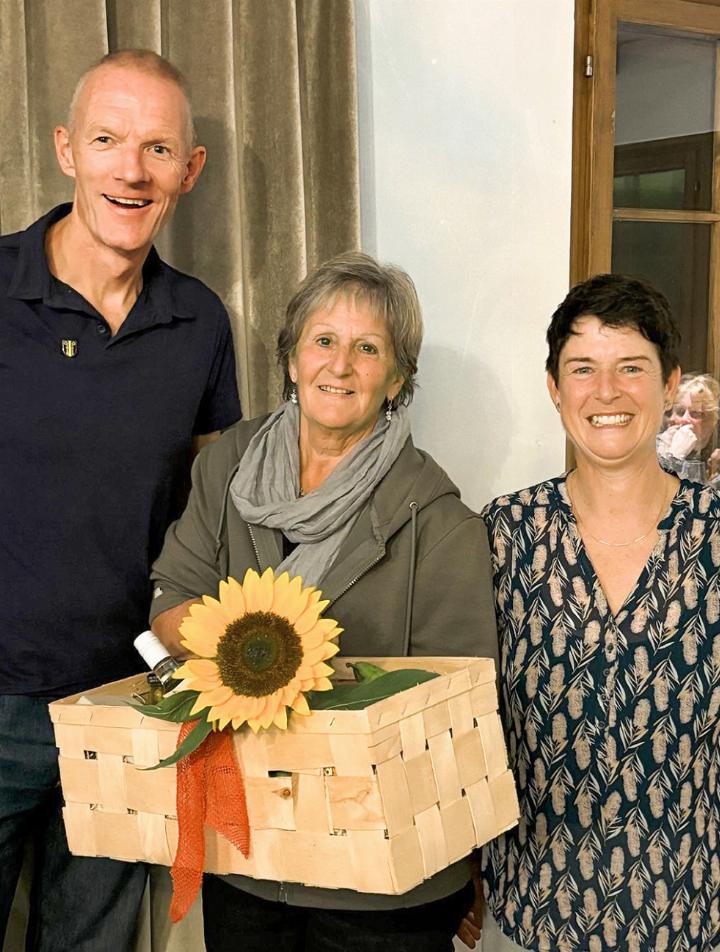 Stefan Tinz, Gemeinderat Salmsach, Gewinnerin Vreni Huber aus Salmsach, Veronika Hug, Gemeinderätin Kesswil