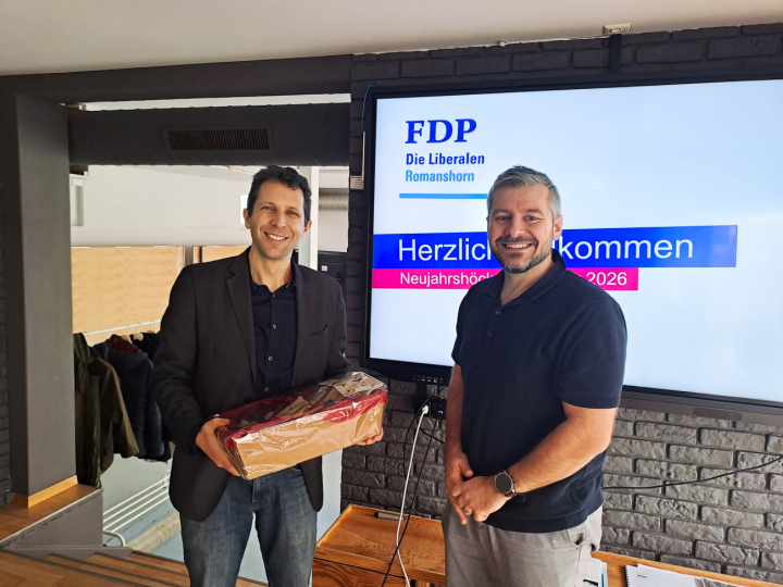 Adrian Oettli, Leiter des kantonalen Staatsarchivs TG (links), Christian Stübi, Präsident FDP Romanshorn, anlässlich des Neujahrshöcks. Foto: FDP Romanshorn Adrian Oettli, Leiter des kantonalen Staatsarchivs TG (links), Christian Stübi, Präsident FDP Romanshorn, anlässlich des Neujahrshöcks. Foto: FDP Romanshorn