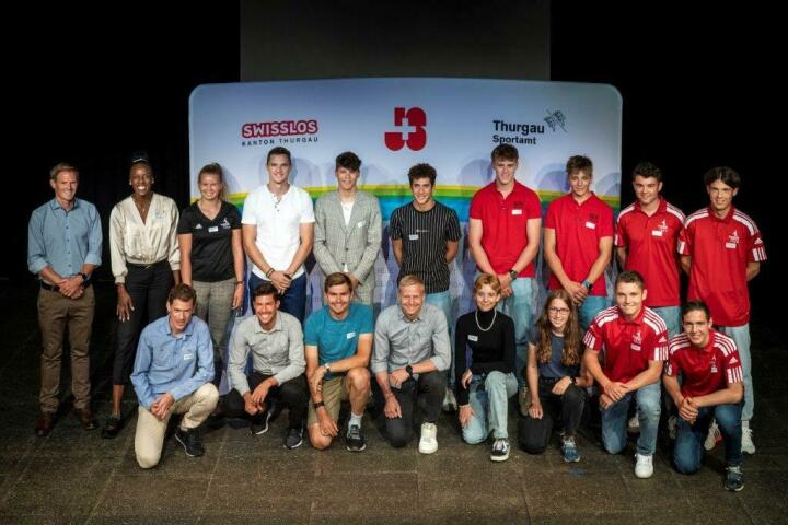 Sportamtschef Martin Leemann (links) ehrte die erfolgreichen Thurgauer Sportlerinnen und Sportler. Fotos: Sportamt Kanton Thurgau