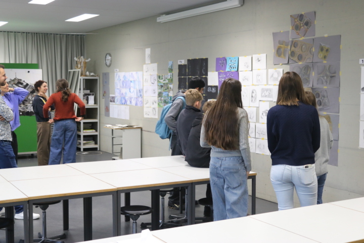 Bildungsforum an der Kanti Romanshorn: Eine gute Möglichkeit, den Geist der Schule zu spüren. Fotos: Markus Bösch Bildungsforum an der Kanti Romanshorn: Eine gute Möglichkeit, den Geist der Schule zu spüren. Fotos: Markus Bösch