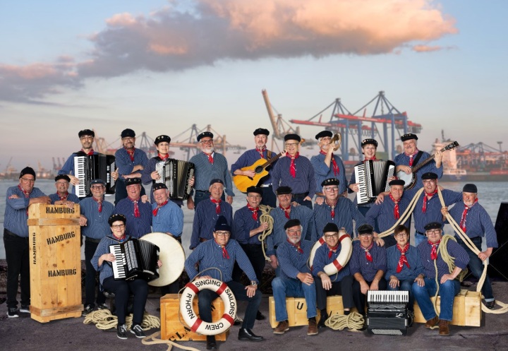 Der Romanshorner Shanty- und Seemannschor Singing Sailors’ Crew geht auf Adventstournee. Zu hören und sehen in Bischofszell, Sulgen und Frauenfeld. (Foto: zVg.)