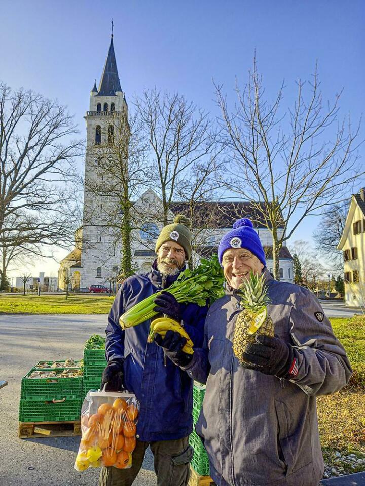 Ivo Streiff, Gründer von «Food Chat» (links), unterstützt von Andreas Karolin bei der Eröffnung in Romanshorn. Foto. «Food Chat» Ivo Streiff, Gründer von «Food Chat» (links), unterstützt von Andreas Karolin bei der Eröffnung in Romanshorn. Foto. «Food Chat»