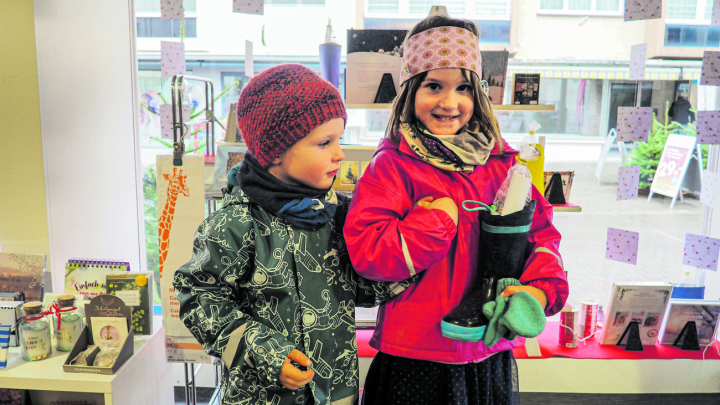 Strahlende Kinderaugen bei der Stiefelisuche. Foto: TGShop