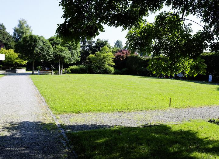 Auf dem Friedhof bewegt sich einiges, die Sanierung des Kirchturms ist auf gutem Weg. Fotos: Markus Bösch