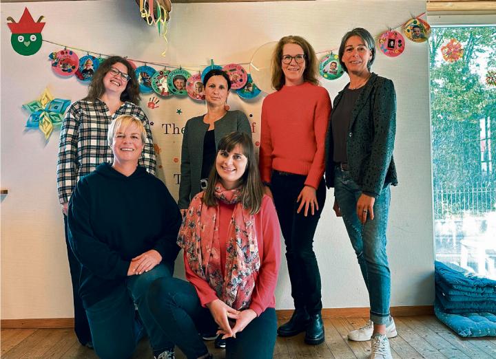 Vorne: Silke Gujer, Natascha Duijts; hinten: Daniela Leu, Chantal Strasser (Vorstand), Anne Wimmer (Präsidentin), Tanja Romano (Vorstand). Foto: Spiel- und Krabbelgruppe Uttwil