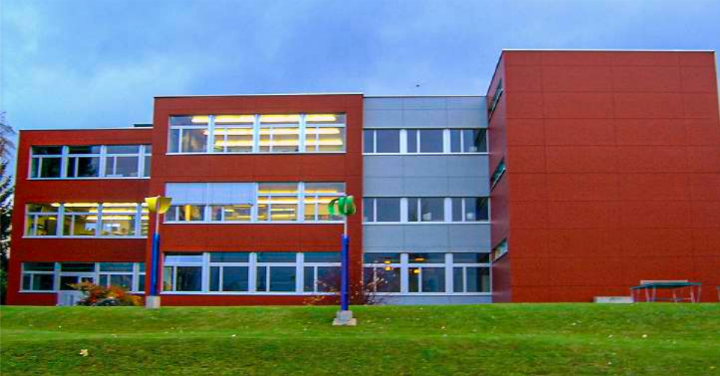 Aussenansicht Schulanlage Reckholdern. Foto: Sekundarschule Romanshorn-Salmsach