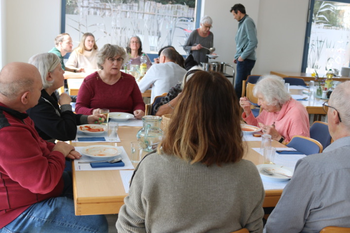 Die evangelische und die katholische Kirche sowie die Methodisten hatten während der ökumenischen Kampagne gegenseitig zu den Suppentagen eingeladen. Fotos: Markus Bösch