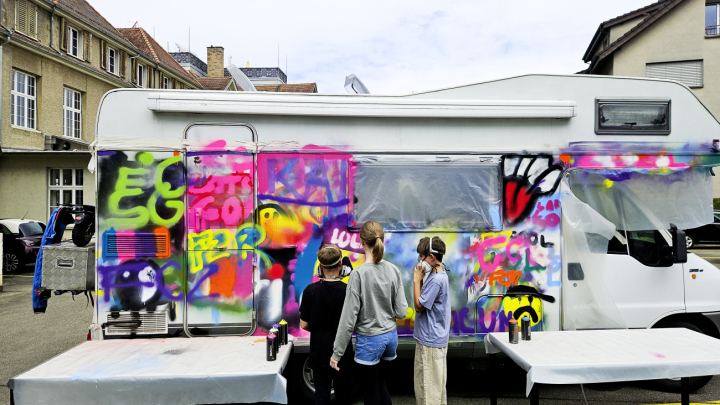 Besonderes Highlight: Graffiti-Kunstwerke, gesprayt auf ein Wohnmobil. Fotos: Talenticum
