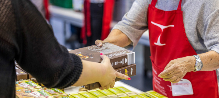 Die Abgabestelle an der Bahnhofstrasse 41 in Romanshorn ist freitags jeweils von 16 bis 17 Uhr offen. Foto: zVg. «Tischlein deck dich»