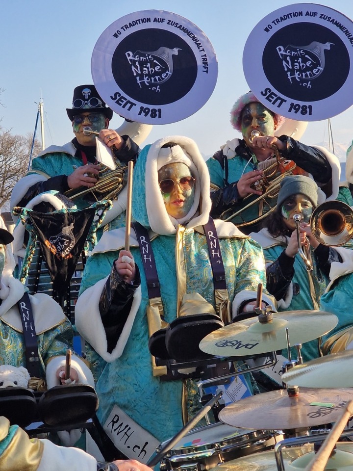 Die «Romis Näbel-Horner» feiern Jubiläum in neuem Look. Fotos: «Romis Näbel-Horner»