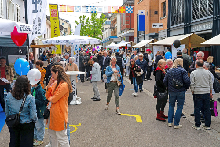 Der Romanshorner Lenz am 26. April: mit einem neuen Rekord von 120 Marktteilnehmern gibt es mehr zu entdecken als je zuvor. Foto: Fototeam Romanshorn