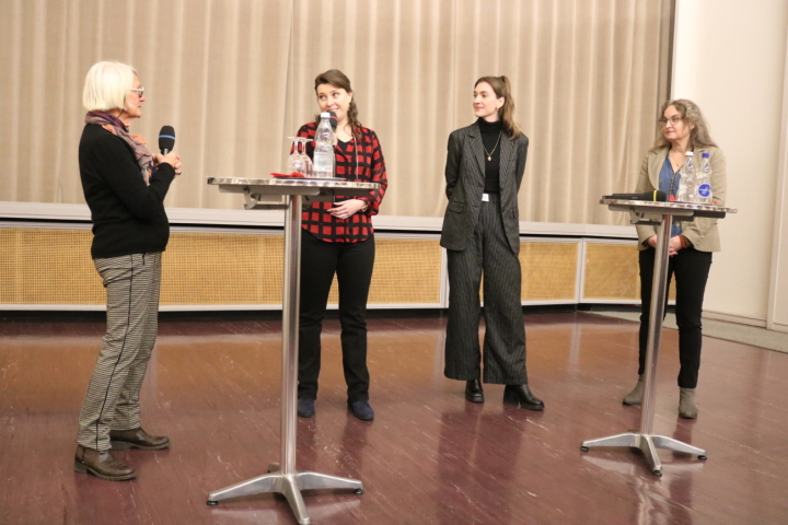 Nach einem nachdenklich stimmenden Film im Gespräch (von links): Margrit Schaller, Maria Brendle, Julia Buchmann und Michèle Minelli. Foto: Markus Bösch