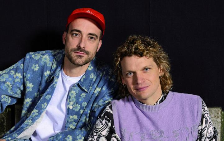 «DJArts» Andreas Christen (links) und Dabu Bucher von Dabu Fantastic. Das Duo prägt seit Jahren die Schweizer Musikszene mit eingängigen Melodien und tiefgründigen Mundarttexten. Fotos: zVg. Sommernachtsfest Romanshorn