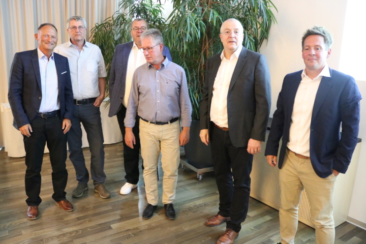Ruedi Reinhart, Bruno Messmer (die beiden Zurückgetretenen), Thomas Maron, Markus Villiger, Jakob Küng und neu: Andreas Fischer. Foto: Markus Bösch