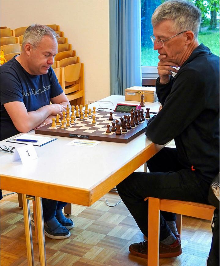 Marc Potterat mit Weiss (3. Schlussrang), Thomas Wunderlin mit Schwarz Turniersieger. Foto: Schachklub Romanshorn