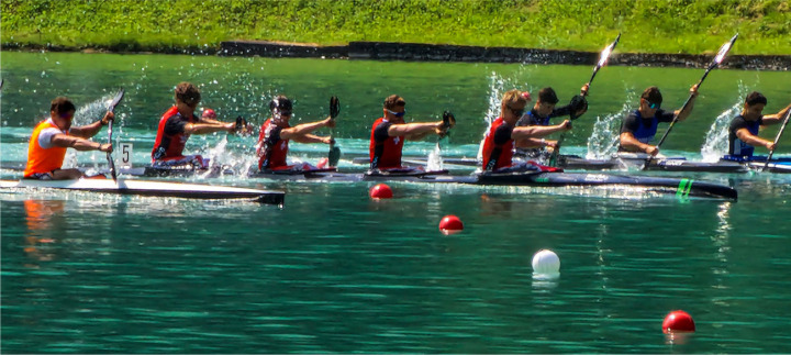 Die Romanshorner Maurus Züllig und Silvan Diethelm überzeugten mit den Rapperswilern Donat Donhauser und Raphael Muff (v. l. auf Bahn 5) im Kajak-Vierer über 500 Meter. Fotos: Kanu-Club-Romanshorn
