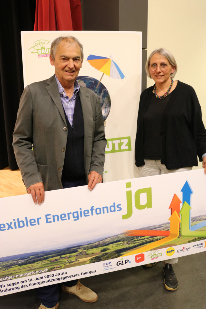 Ja für die Zukunft: Sandra Reinhart und Kurt Egger, beide Grüne Thurgau, sagen Ja zu Klimaschutzgesetz und Energienutzungsgesetz. Foto: Markus Bösch