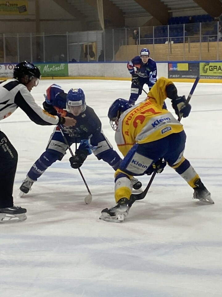 PIKES legten insbesondere im Startdrittel vor, konnten aber im Spielverlauf dem immer grösser werdenden Druck der Dübendorfer zu wenig entgegensetzen. Foto: Hansruedi Vonmoos PIKES legten insbesondere im Startdrittel vor, konnten aber im Spielverlauf dem immer grösser werdenden Druck der Dübendorfer zu wenig entgegensetzen. Foto: Hansruedi Vonmoos