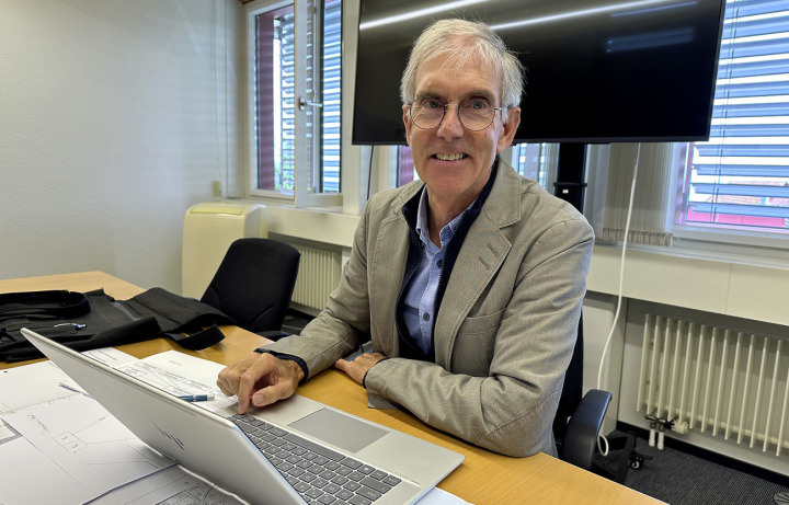 Wasserversorgung kontinuierlich saniert: Hanspeter Boltshauser, Technischer Leiter Wasserversorgung Uttwil, ist erfreut über den Stand der Sanierungsarbeiten. Foto: Markus Studerus