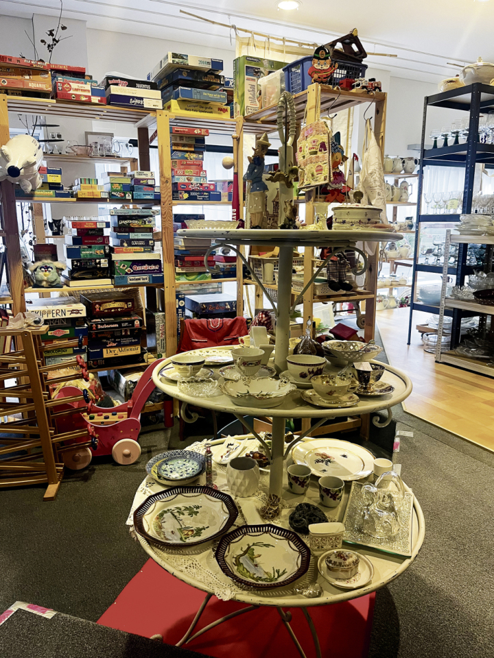 Der soziale Flohmarkt: Ein Ort zum Stöbern und Schmökern – und gleichzeitig etwas Gutes tun. Fotos: Conny David Der soziale Flohmarkt: Ein Ort zum Stöbern und Schmökern – und gleichzeitig etwas Gutes tun. Fotos: Conny David