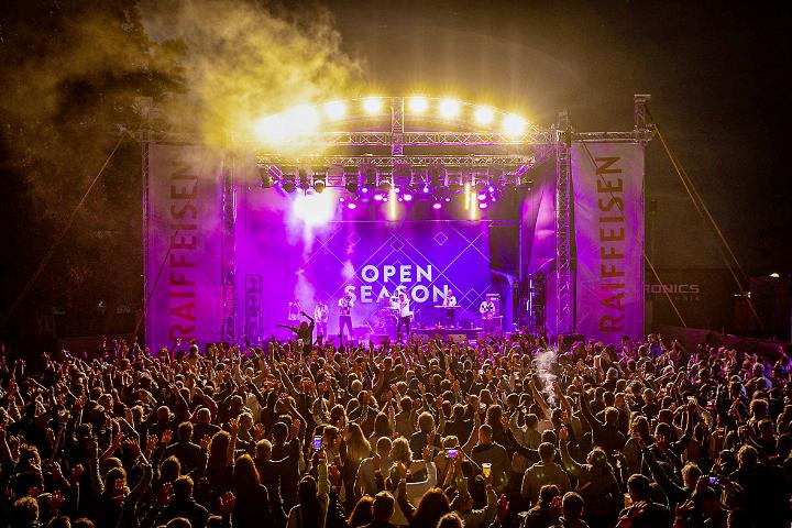 Open Season auf der Raiffeisenbühne begeisterten die Tausenden von Festivalbesuchern. Fotos Sommernachtsfest: Mario Baronchelli/Diana Strohmeier