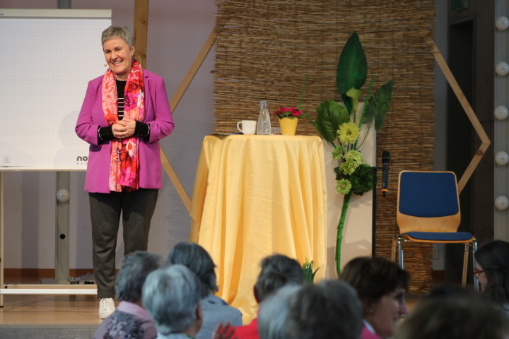 Sibylla Haas: «Mit diesem grundlegenden Lebens-Werkzeug kann aus einem KO ein OK werden.» Fotos: Markus Bösch