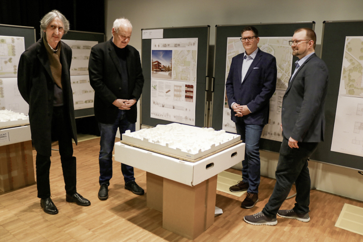Stellten das Siegerprojekt vor (von links): Reinhard Nägele, Adrian Twerenbold, Michael Deutschle und Christian Stumpf. Foto: Markus Bösch