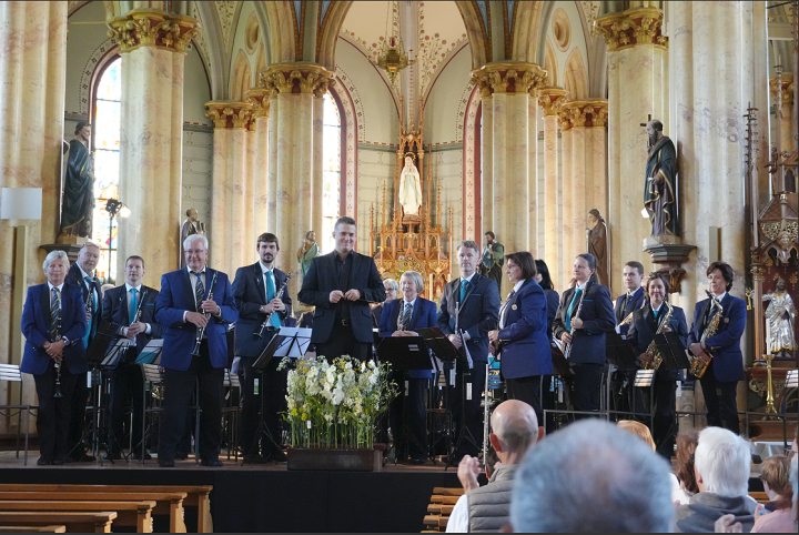 Die Musikerinnen und Musiker erreichten mit dem Selbstwahlstück «Golden Peak» den dritten Platz. Fotos: Salome Iseli