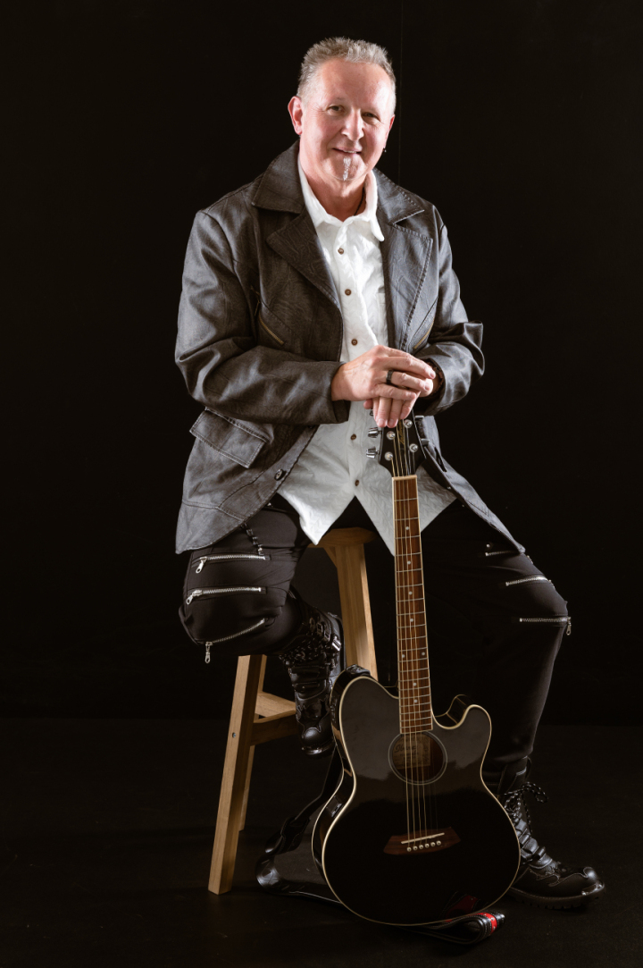 StefKus: Markus Holzer bringt mit seiner Band frischen Wind in die Schweizer Musikszene. Foto: zVg.