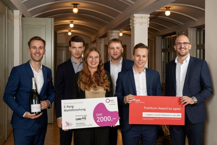 3. Platz, Team «Abacus Research»: Rico Eberle, Projektleiter (Engelburg), Adel Kuc (Rorschach), Shana Hauri (Romanshorn), Erik Poznicek (Altstätten), Filip Ravic (St.Gallen). Foto: zVg. WTT Young Leader Award