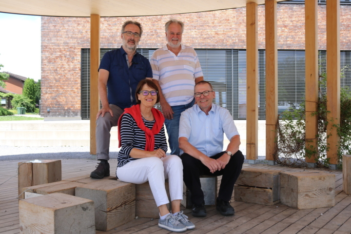 Lange Jahre als Lehrpersonen in Romanshorn tätig (von links): Markus Scheuner, Ursula Sonderegger, Thomas Sieber und Beat Klaus gehen in Pension. Foto: Markus Bösch