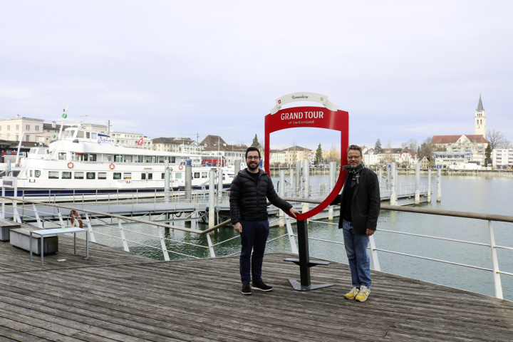 «Wir dürfen stolz sein auf Vorhandenes und können mit neuen Ideen darauf aufbauen.» Adrian Braunwalder (links) und Stefan Krummenacher im Gespräch zum Tourismus in Romanshorn. Fotos: Markus Bösch