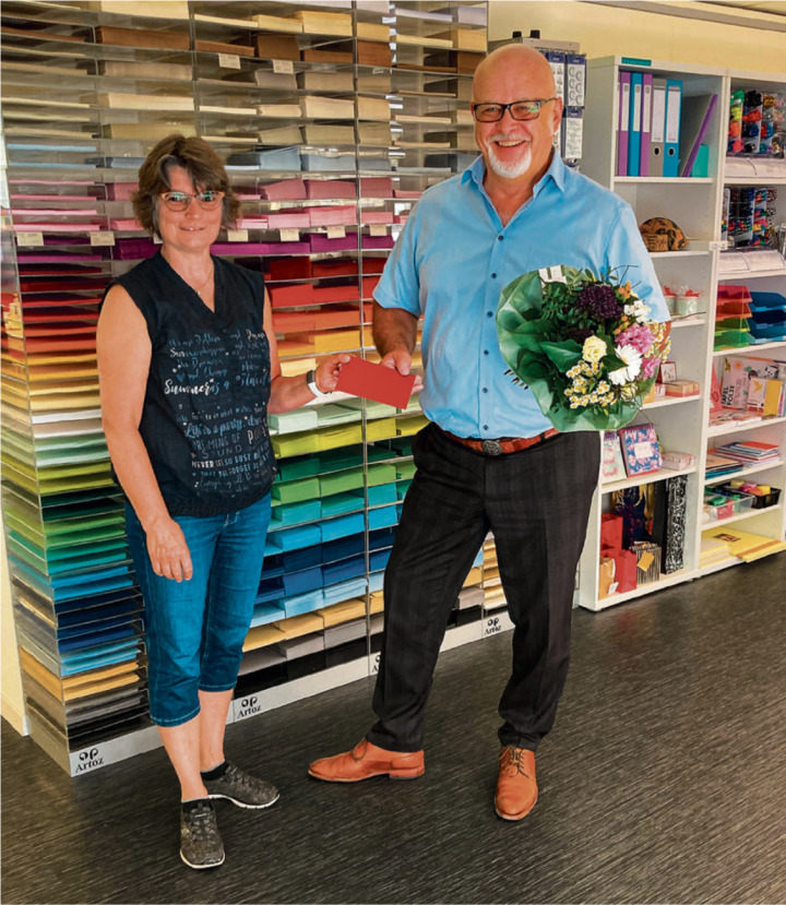Der Gewinner Patrick Lohri (r.) und Andrea Ströbele, TGshop-Präsidentin, Sektion Romanshorn.