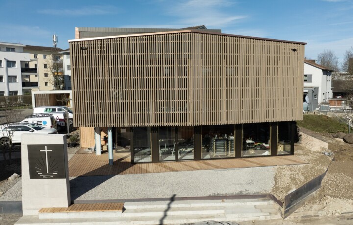 Die modern-sakrale Architektur besticht durch ihre ansprechender Optik. Das Gotteshaus kann besichtigt werden am Tag der offenen Tür, am Sonntag, 24. März.  Foto: Neuapostolische Gemeinde Romanshorn
