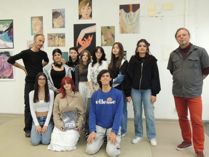 Gruppenbild der kreativen jungen Talente mit ihren Ausbildnern. Foto: Andreas von Bergen