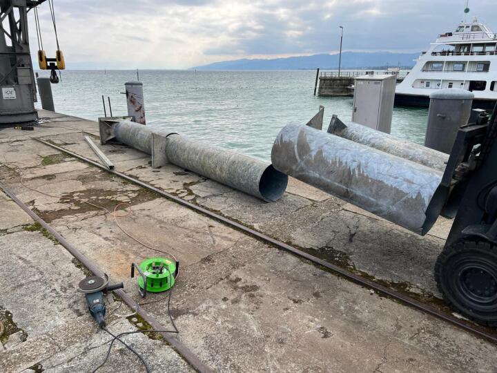 Nach dem Scheitern der zweiten Crowdfunding-Kampagne ruht die Hebung der «Säntis», doch unter Wasser wird weiter aufgeräumt. Fotos: Schiffsbergeverein