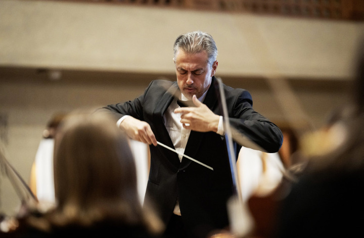 Gabriel Estarellas Pascual erarbeitet mit dem Jugendorchester Thurgau jährlich zwei bis drei verschiedene klassische Konzertprogramme. Fotos: zVg. jotg