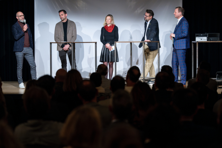 DV der Region Oberthurgau, November 2024, mit von links: Andreas Bleiker (Vizepräsident PhytoValley), Pascal Kalbermatten (Vorstand PhytoValley), Cécile Mandefield-Stahlkopf (Präsidentin PhytoValley), Roger Martin (Stadtpräsident Romanshorn), Christoph Lanter (Moderation). Fotos: Verein PhytoValley Switzerland DV der Region Oberthurgau, November 2024, mit von links: Andreas Bleiker (Vizepräsident PhytoValley), Pascal Kalbermatten (Vorstand PhytoValley), Cécile Mandefield-Stahlkopf (Präsidentin PhytoValley), Roger Martin (Stadtpräsident Romanshorn), Christoph Lanter (Moderation). Fotos: Verein PhytoValley Switzerland