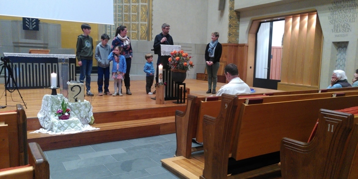 Stefan Maag und seine Familie wurden im Sonntagsgottesdienst vorgestellt. Foto: Markus Bösch 
