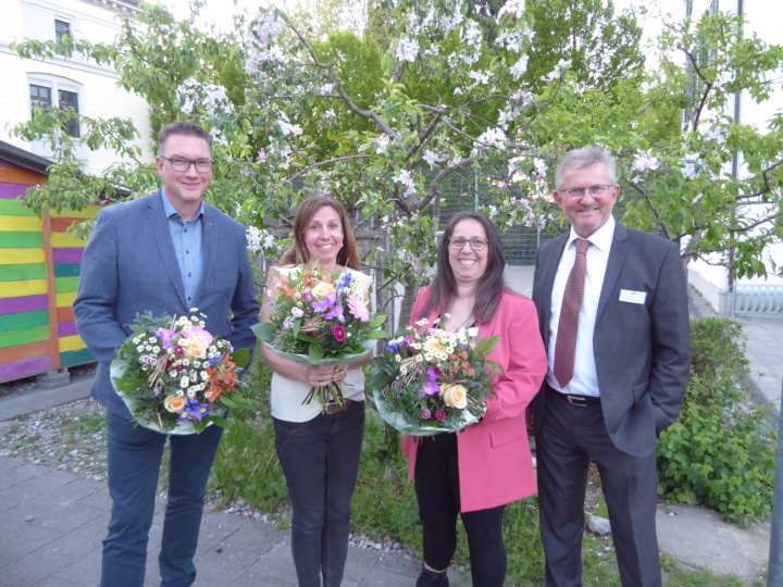 Alt und neu: Für Maria Wüst (2. von rechts) und Anjuscha Stucki wurden Martin Nafzger (nicht im Bild) und René Wohnlich gewählt. Rechts Präsident Urs Oberholzer-Roth. Foto: Markus Bösch