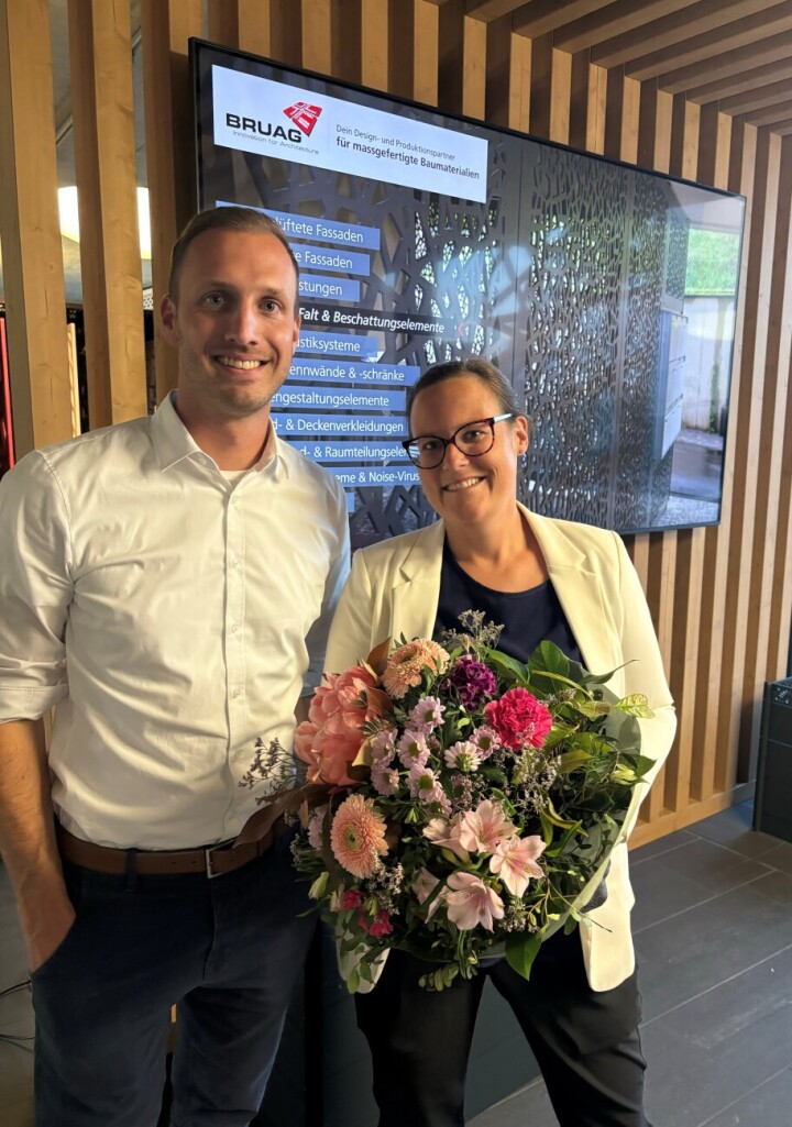 Die FDP-Ortspartei Uttwil und Umgebung traf sich zur ordentlichen Hauptversammlung in den Räumen der Bruag Design Factory AG in Amriswil. Ortsparteipräsident Thomas Krois und Nina Züllig, Mitinhaberin und Co-Geschäftsführerin der Bruag Design Factory AG. Foto: FDP Uttwil