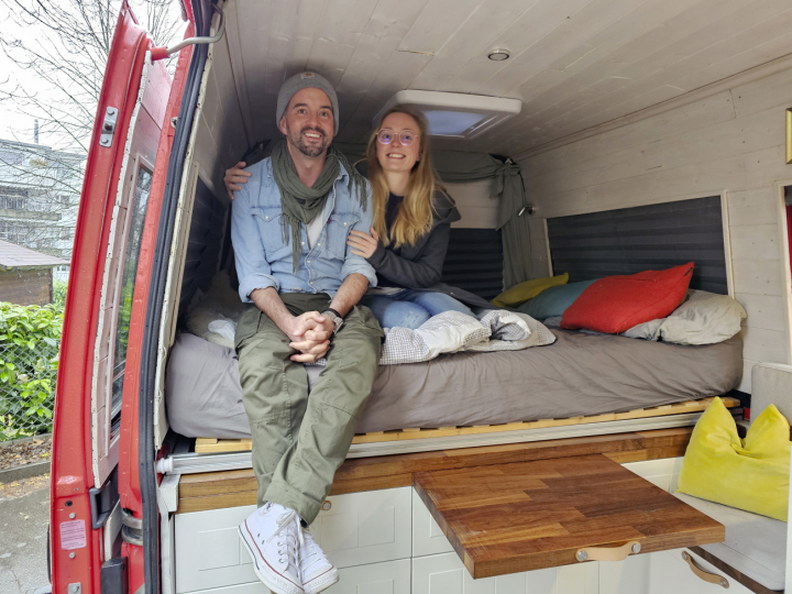 Seit rund einem Monat sind Ilona Goldinger und Manuel Rebholz von ihrer Weltreise wieder zu Hause. Pendeln sich im Alltag ein. Foto: Marianne Lüchinger